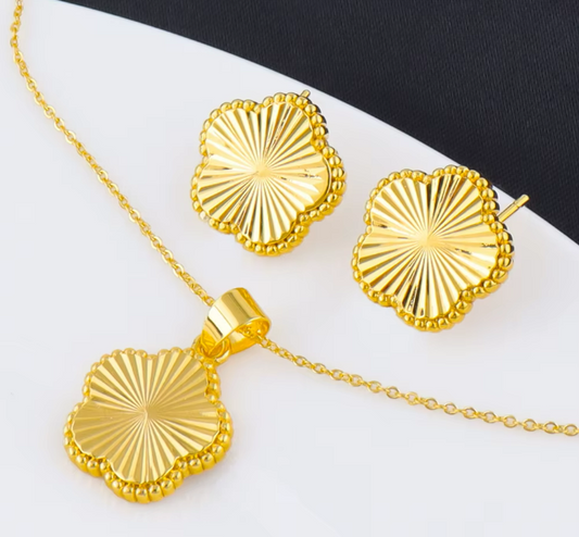 Smyckesset – Blomdesign i Guldplätering