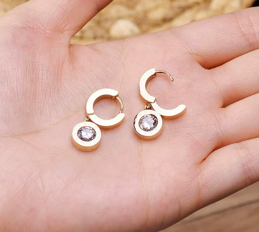 Huggie Hoop Örhängen – Guldpläterade