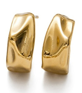 Vattentålig, C-formade Örhängen med Oregelbunden Struktur (Silver, 14K Guldpläterad Yta)