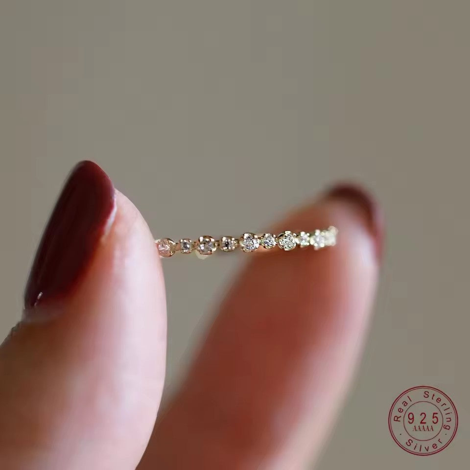 Elegant Ring i 925 Sterling Silver med 14K Guldplätering